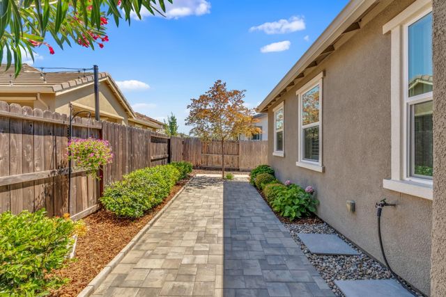 5114 Summerfaire Dr, Roseville, CA 95747