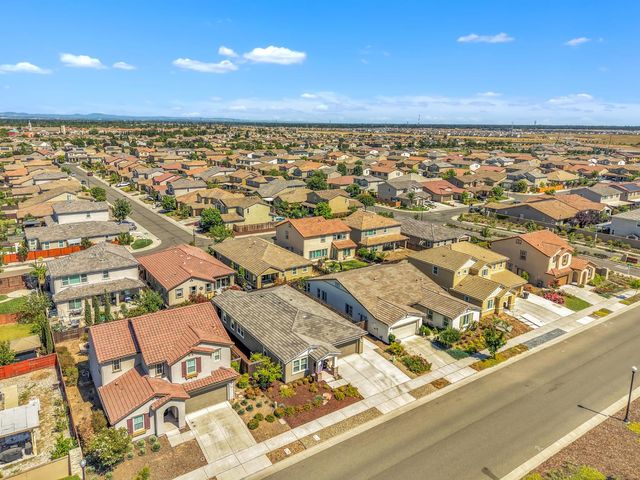 5114 Summerfaire Dr, Roseville, CA 95747
