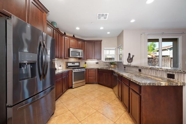 814 Dove Ln, Ione, CA 95640