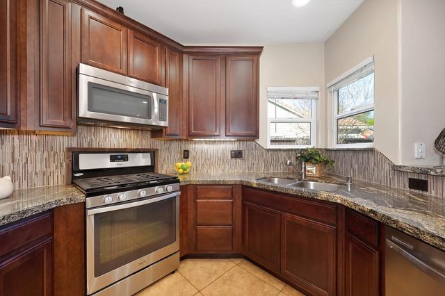 814 Dove Ln, Ione, CA 95640