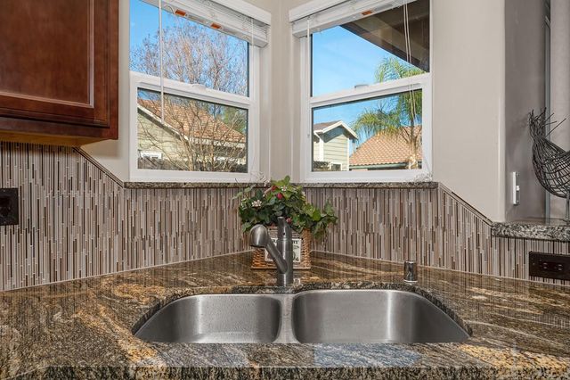 814 Dove Ln, Ione, CA 95640