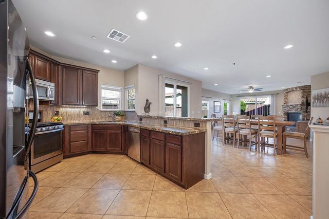 814 Dove Ln, Ione, CA 95640