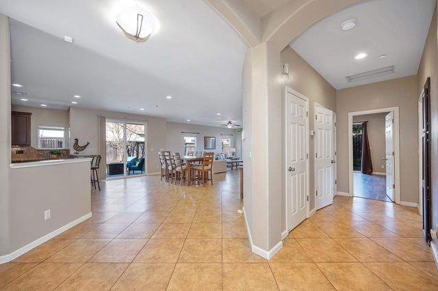 814 Dove Ln, Ione, CA 95640