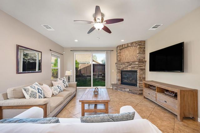 814 Dove Ln, Ione, CA 95640