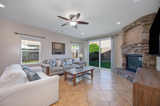 814 Dove Ln, Ione, CA 95640