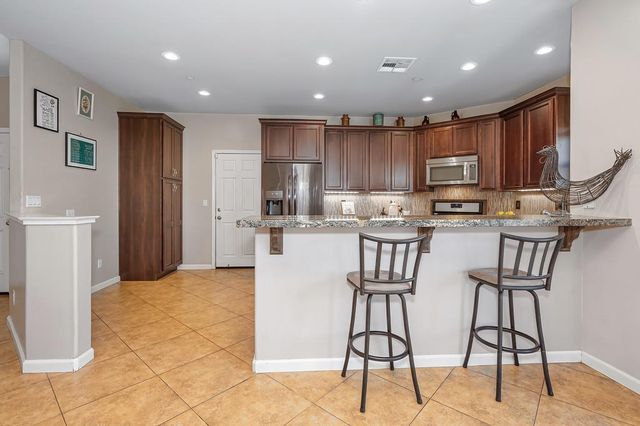 814 Dove Ln, Ione, CA 95640