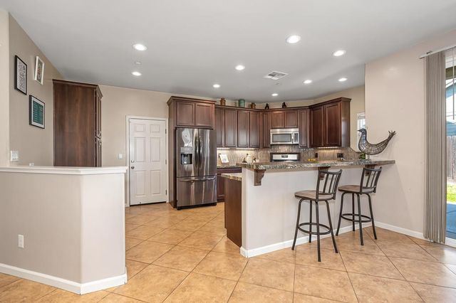 814 Dove Ln, Ione, CA 95640