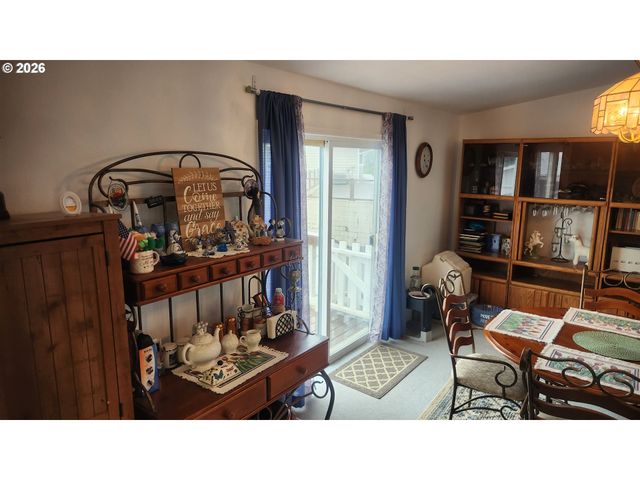 635 CRESTVIEW Dr, Reedsport, OR 97467