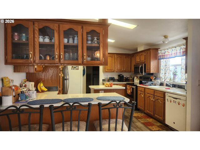 635 CRESTVIEW Dr, Reedsport, OR 97467