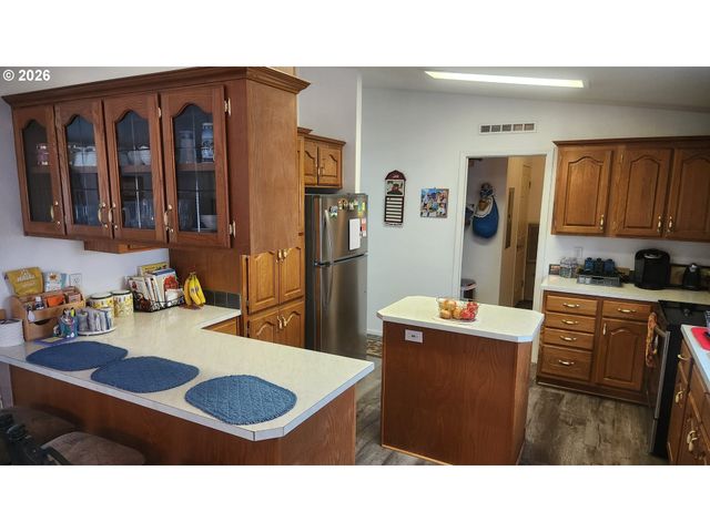 635 CRESTVIEW Dr, Reedsport, OR 97467