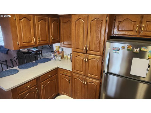 635 CRESTVIEW Dr, Reedsport, OR 97467