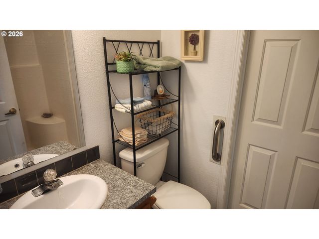 635 CRESTVIEW Dr, Reedsport, OR 97467