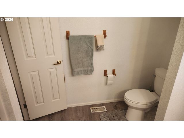 635 CRESTVIEW Dr, Reedsport, OR 97467