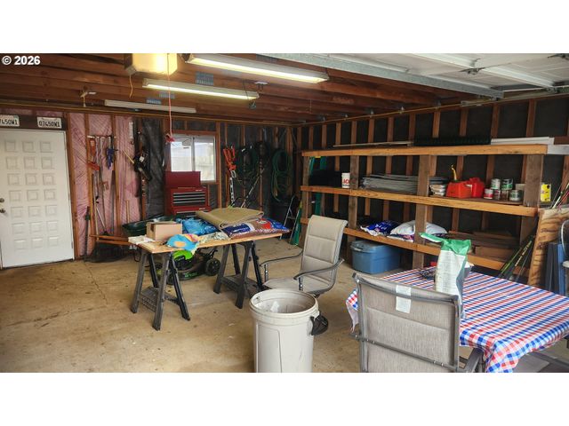 635 CRESTVIEW Dr, Reedsport, OR 97467