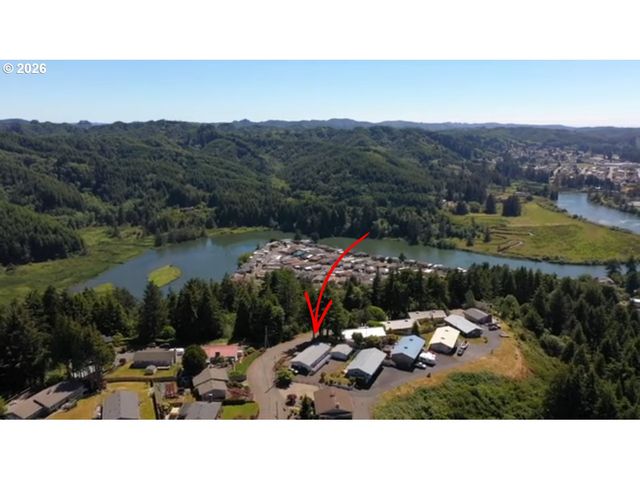 635 CRESTVIEW Dr, Reedsport, OR 97467