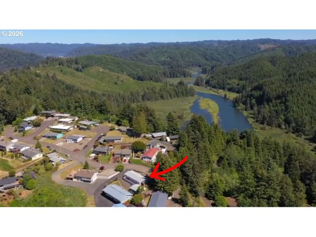 635 CRESTVIEW Dr, Reedsport, OR 97467