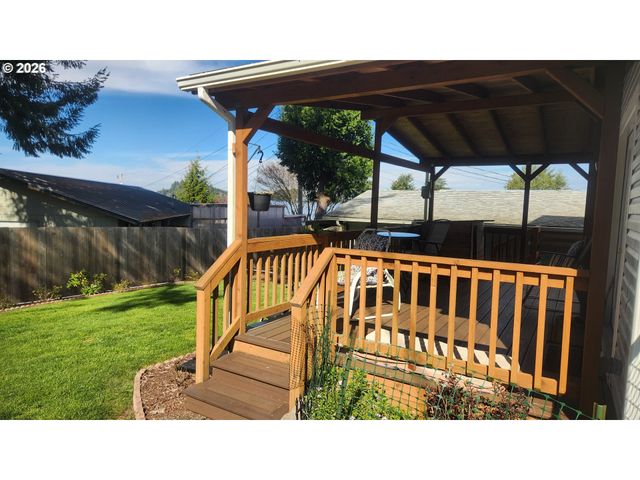 635 CRESTVIEW Dr, Reedsport, OR 97467