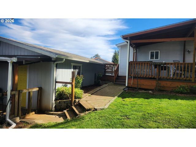 635 CRESTVIEW Dr, Reedsport, OR 97467
