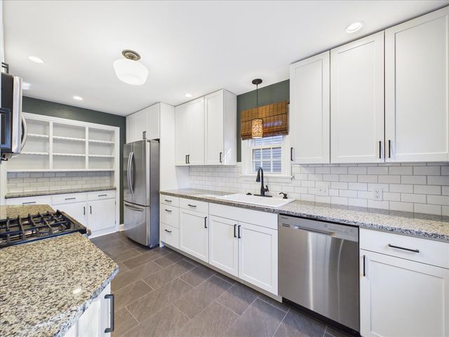 620 James Avenue, Rockford, IL 61107