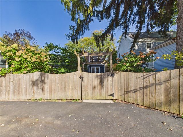 620 James Avenue, Rockford, IL 61107