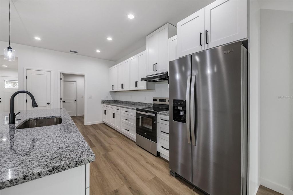 Image 13 of property listing at 38086 COUNTRYSIDE PLACE, Dade City, FL 33525