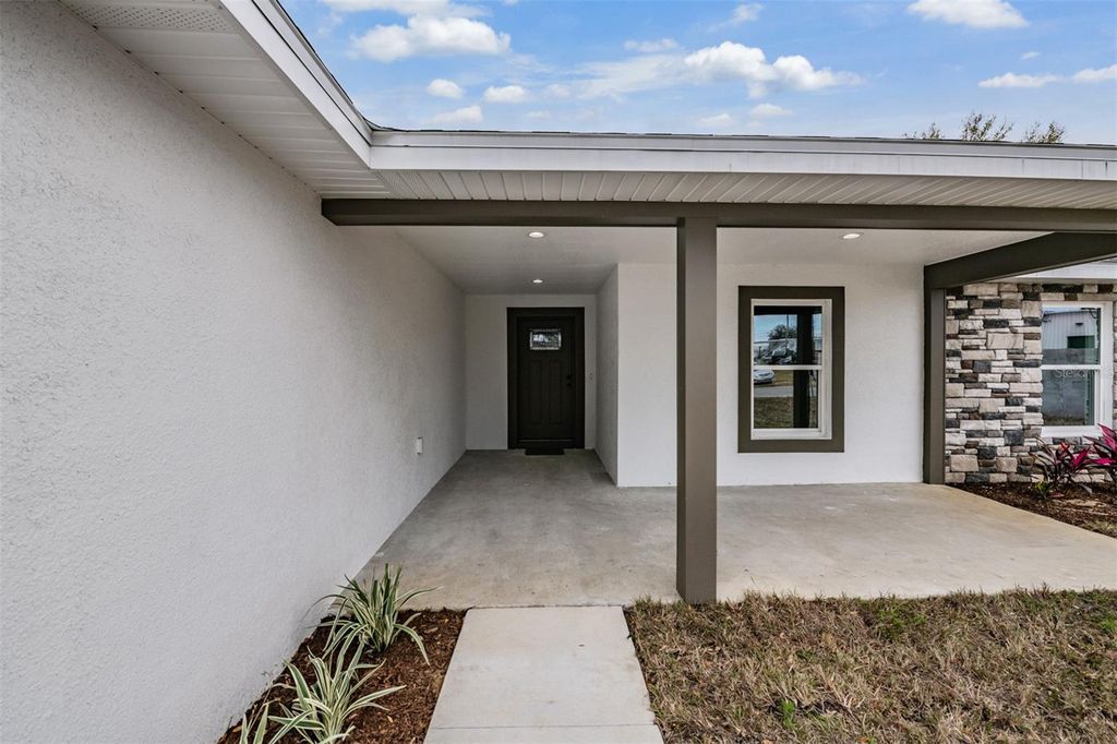 Image 5 of property listing at 38086 COUNTRYSIDE PLACE, Dade City, FL 33525