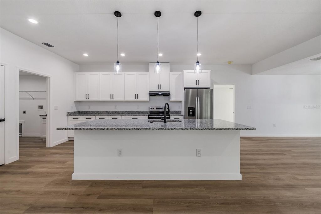 Image 7 of property listing at 38086 COUNTRYSIDE PLACE, Dade City, FL 33525