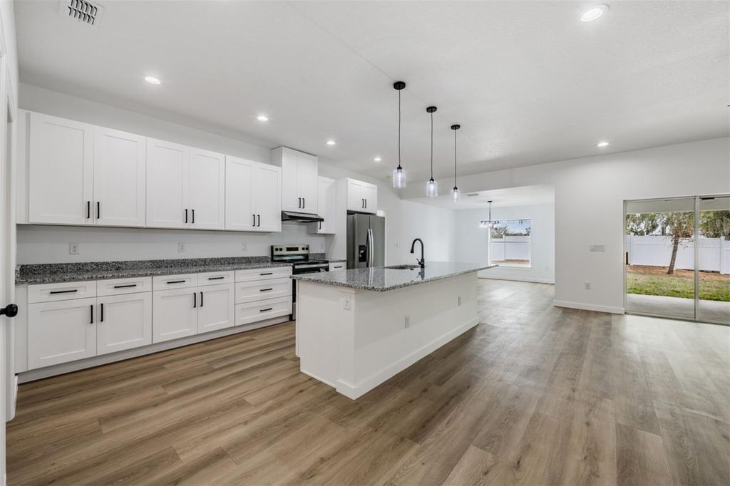 Image 8 of property listing at 38086 COUNTRYSIDE PLACE, Dade City, FL 33525