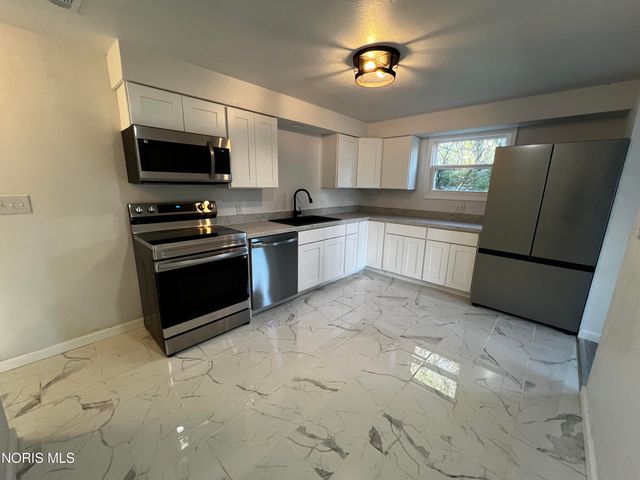28665 Georgia Road, Perrysburg, OH 43551