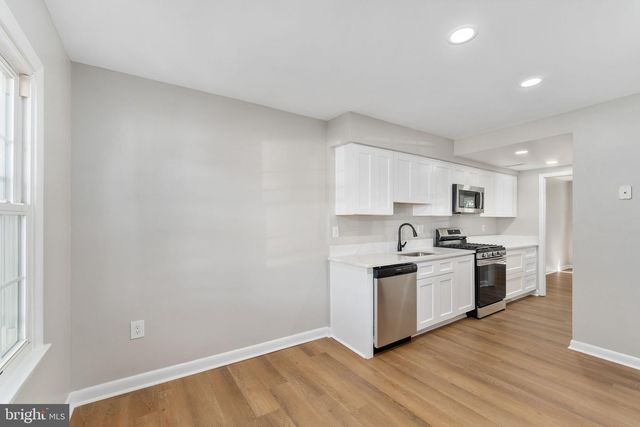 14843 EMBERDALE DR, Woodbridge, VA 22193