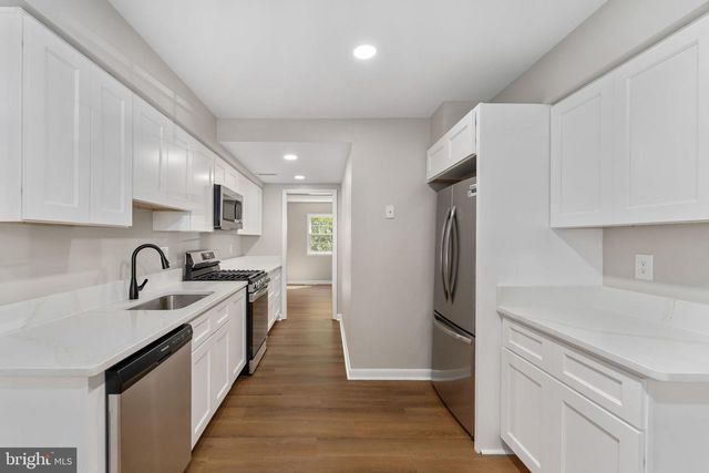 14843 EMBERDALE DR, Woodbridge, VA 22193