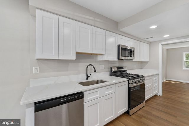 14843 EMBERDALE DR, Woodbridge, VA 22193