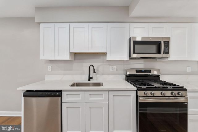 14843 EMBERDALE DR, Woodbridge, VA 22193