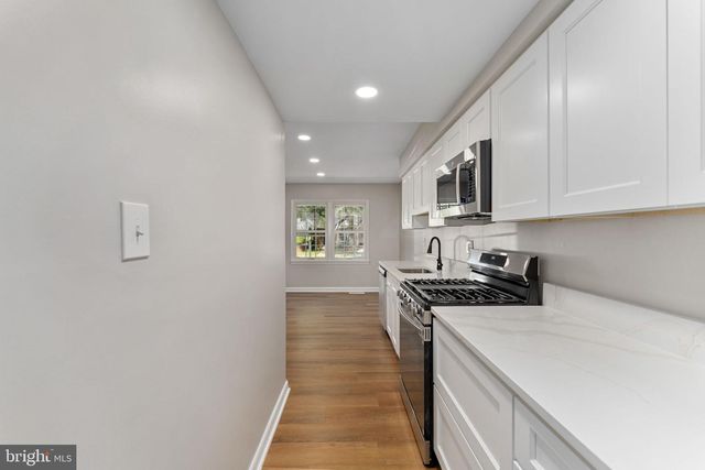 14843 EMBERDALE DR, Woodbridge, VA 22193
