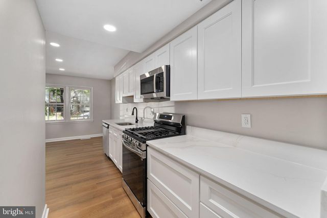 14843 EMBERDALE DR, Woodbridge, VA 22193
