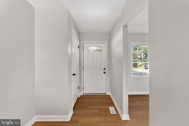 14843 EMBERDALE DR, Woodbridge, VA 22193