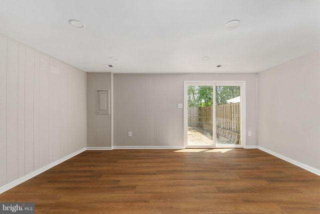 14843 EMBERDALE DR, Woodbridge, VA 22193