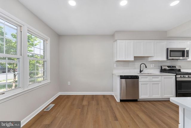 14843 EMBERDALE DR, Woodbridge, VA 22193