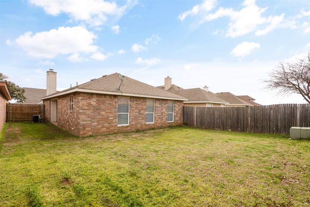 9212 Coral Lane, Fort Worth, TX 76140