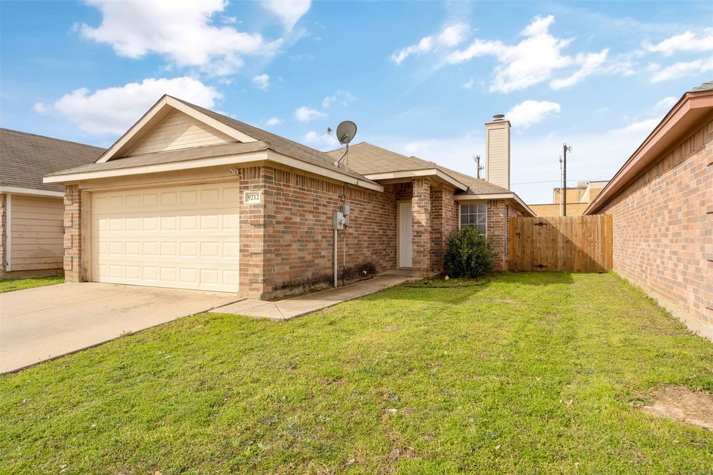 9212 Coral Lane, Fort Worth, TX 76140