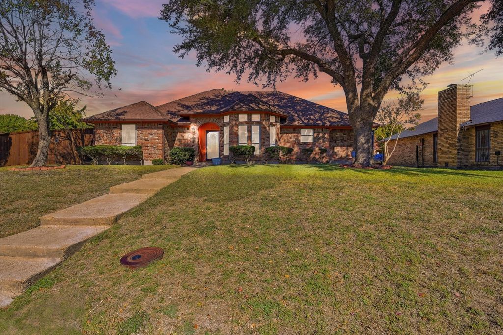 813 Timberline Court, Desoto, TX 75115