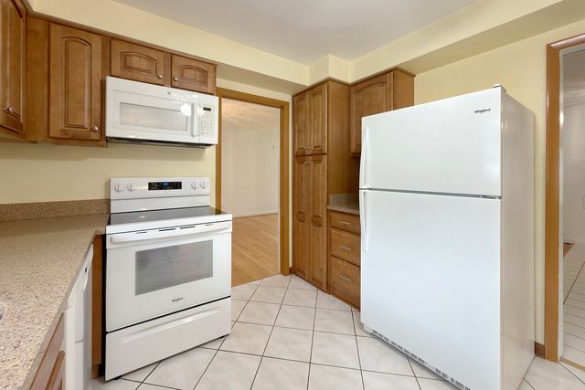801 S See Gwun Avenue, Mount Prospect, IL 60056