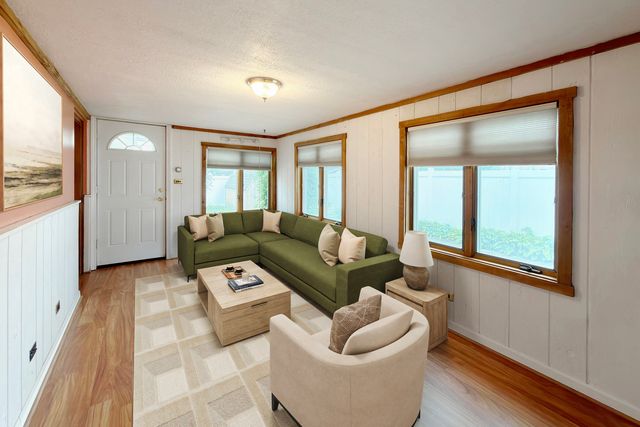 801 S See Gwun Avenue, Mount Prospect, IL 60056