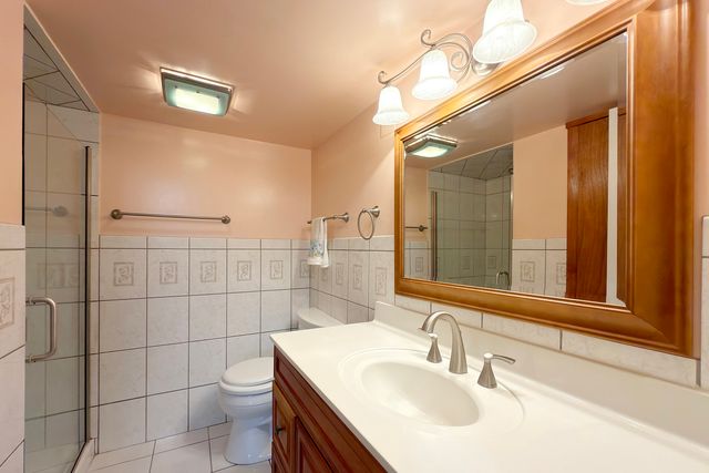 801 S See Gwun Avenue, Mount Prospect, IL 60056