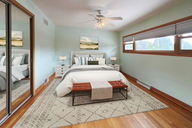 801 S See Gwun Avenue, Mount Prospect, IL 60056