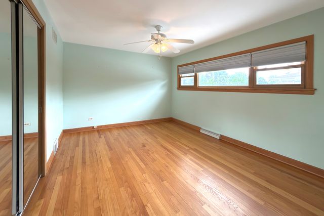 801 S See Gwun Avenue, Mount Prospect, IL 60056
