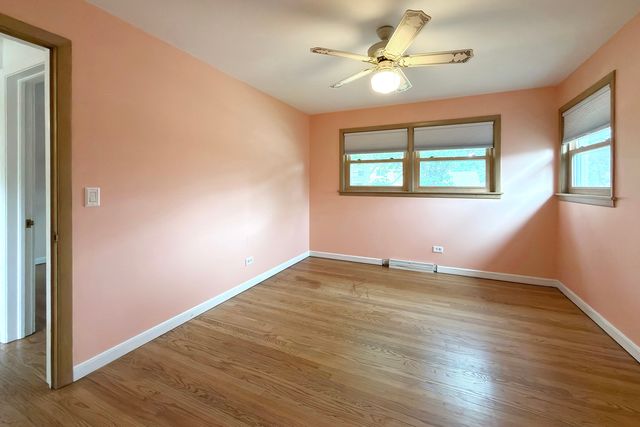 801 S See Gwun Avenue, Mount Prospect, IL 60056
