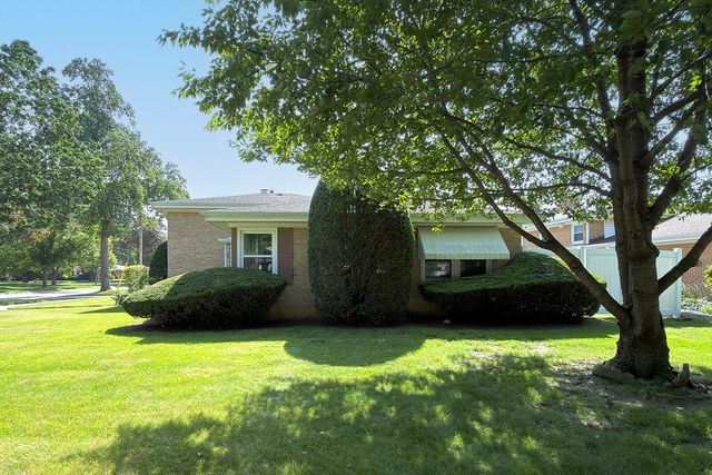 801 S See Gwun Avenue, Mount Prospect, IL 60056