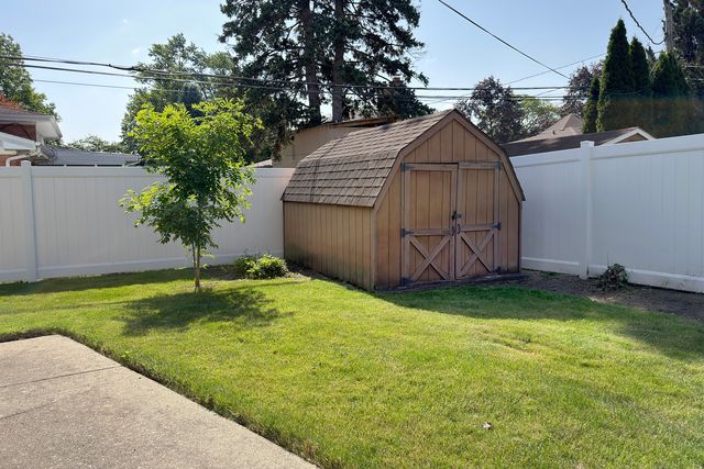 801 S See Gwun Avenue, Mount Prospect, IL 60056