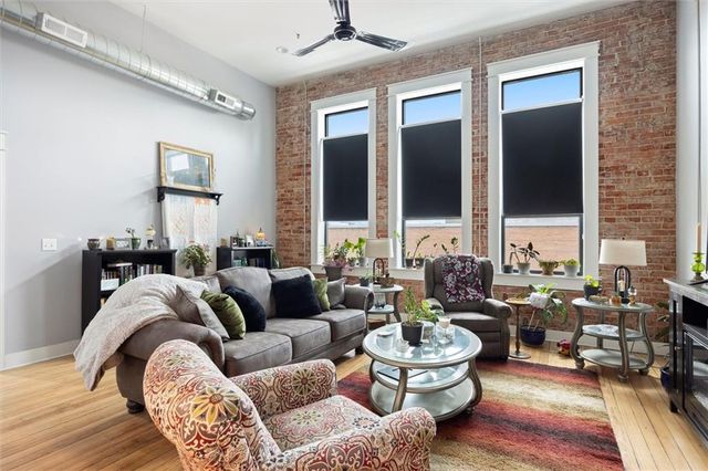 104-106 N Independence Street, Harrisonville, MO 64701